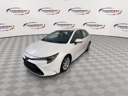 Used 2021 Toyota Corolla LE image 4