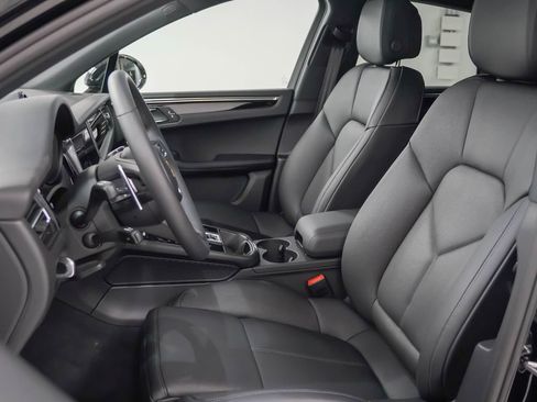 Certified 2026 Porsche Macan image 5