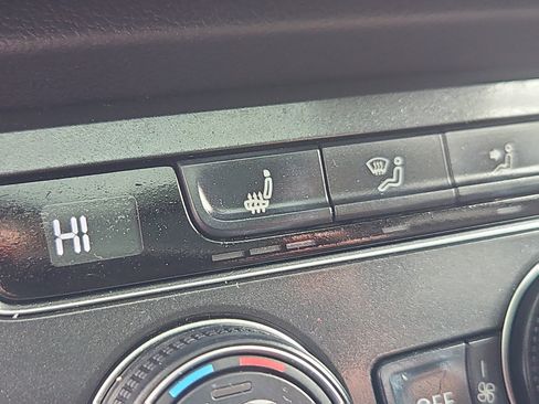 Used 2018 Volkswagen Tiguan SEL AWD/4WD image 13