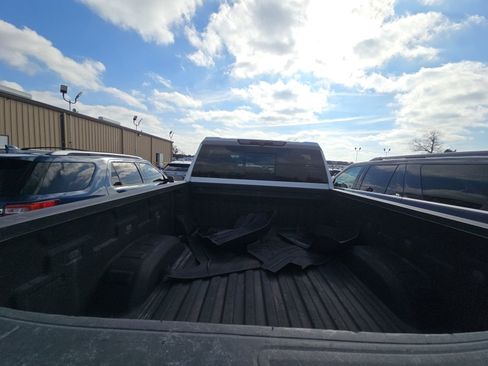 Used 2022 Chevrolet Silverado 2500 High Country w/ Safety Package II image 22