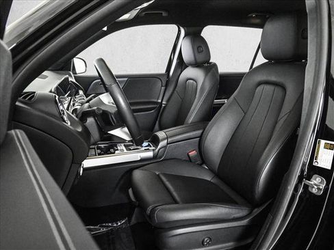 Certified 2025 Mercedes-Benz GLB 250 4MATIC image 18