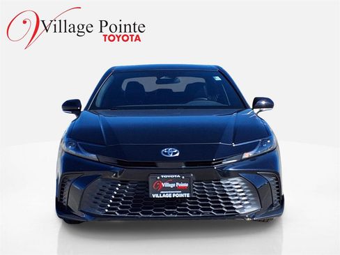 Used 2025 Toyota Camry SE image 9