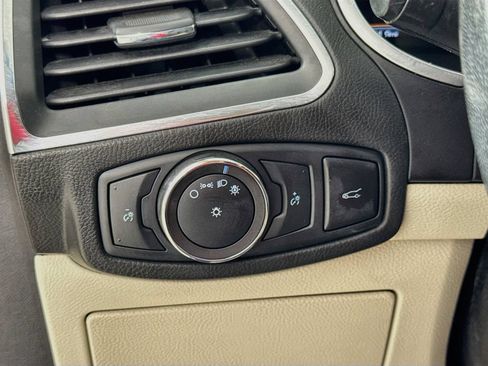 Used 2018 Ford Edge Titanium w/ Technology Package FWD image 10