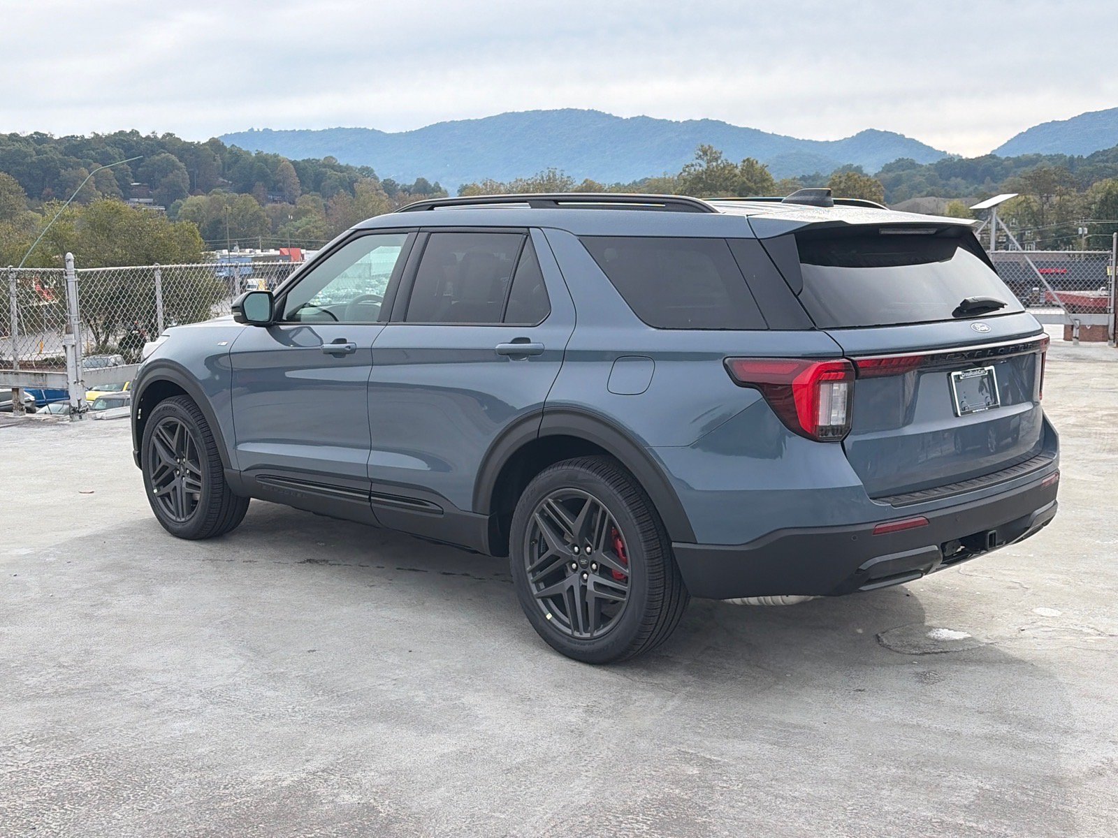 New 2027 Ford Explorer ST-Line w/ Premium Package AWD/4WD image 4
