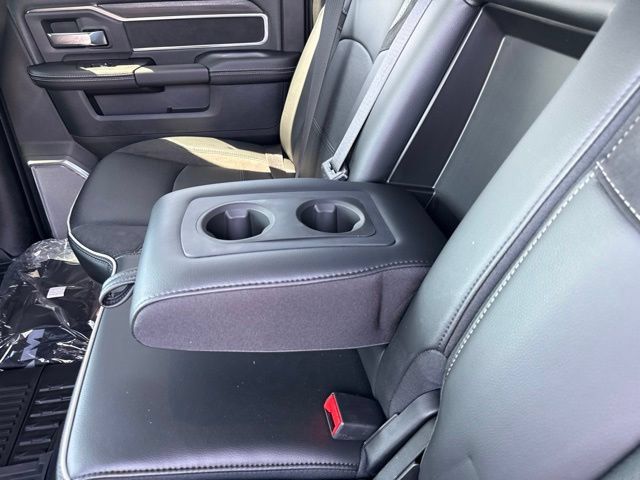 New 2026 RAM 2500 Laramie AWD/4WD image 22