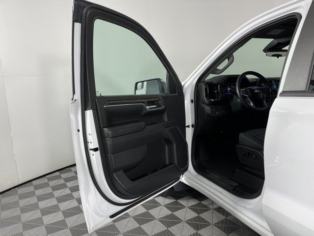 Used 2023 Chevrolet Silverado 1500 LT AWD/4WD image 14
