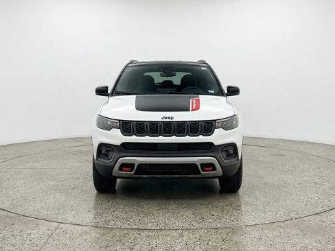 Used 2025 Jeep Compass Trailhawk image 2