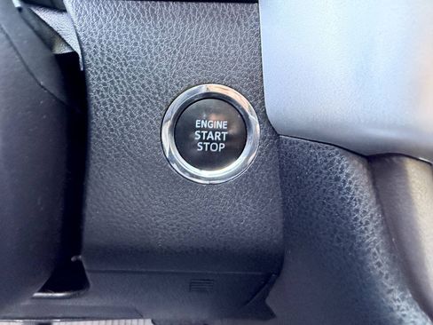 Used 2019 Toyota Highlander XLE AWD/4WD image 24