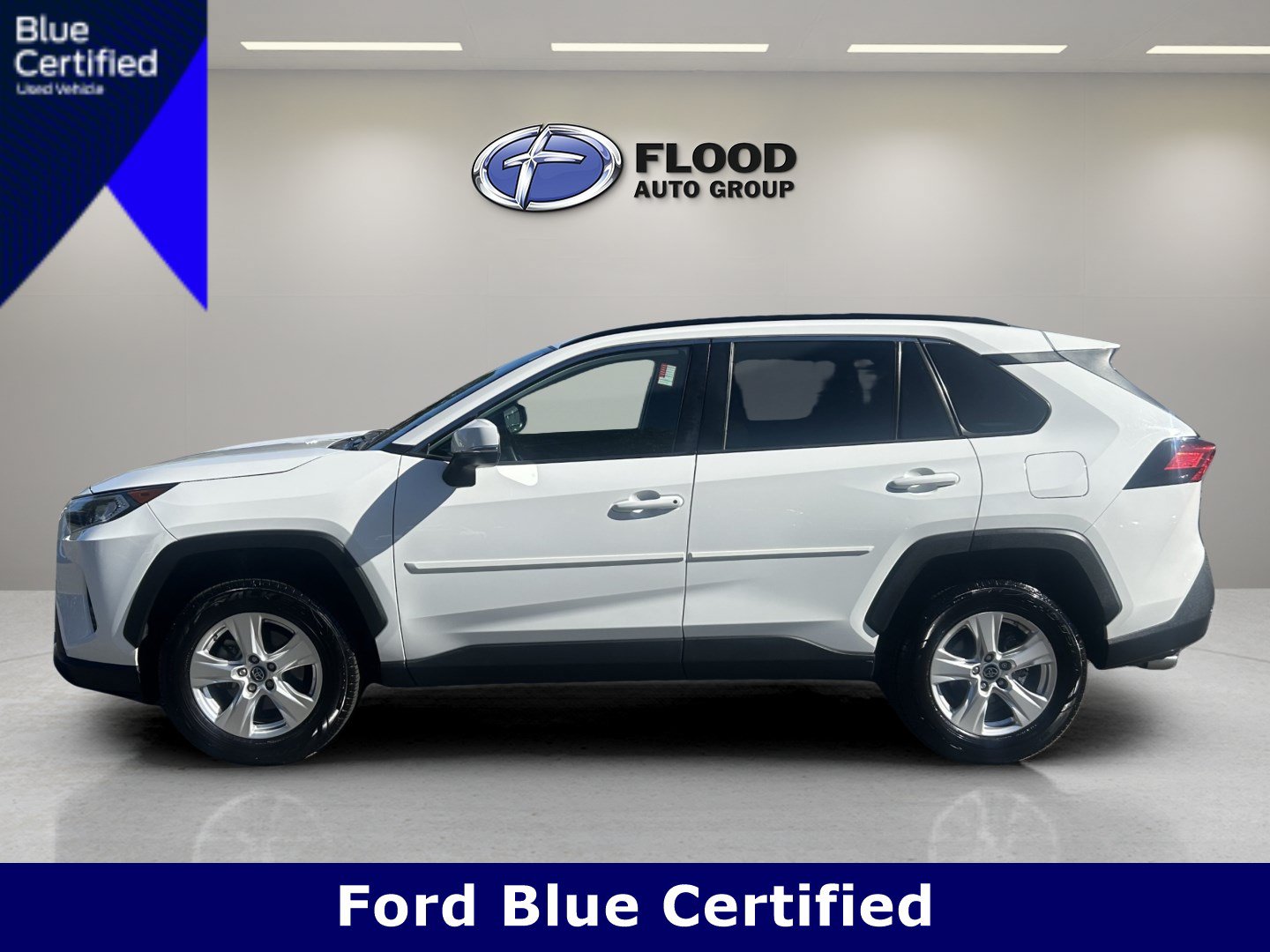 Used 2019 Toyota RAV4 XLE w/ Convenience Package FWD image 5