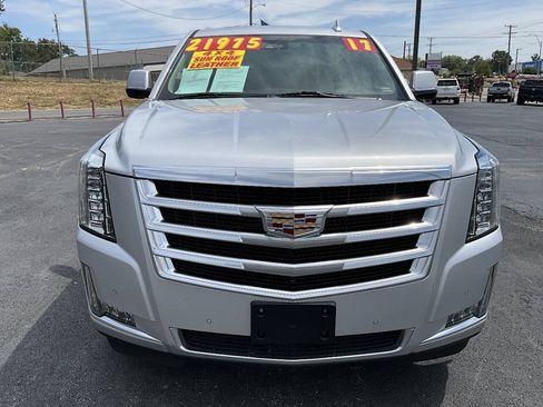 Used 2017 Cadillac Escalade ESV Luxury AWD/4WD image 8