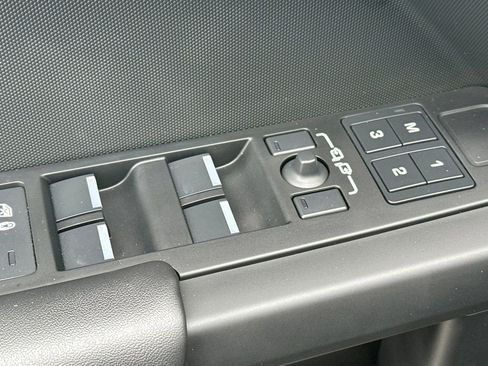 Certified 2025 Land Rover Defender 130 X-Dynamic SE AWD/4WD image 11