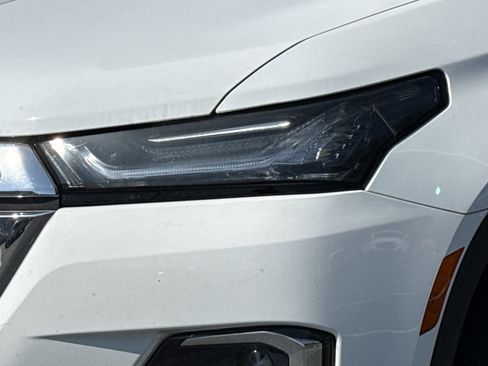 Used 2023 Chevrolet Traverse LT image 11