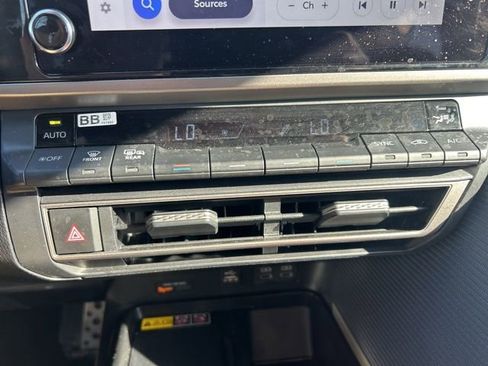 Used 2025 Toyota Camry SE image 14