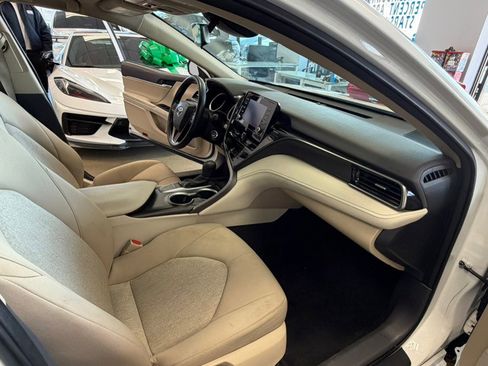 Used 2022 Toyota Camry LE image 31