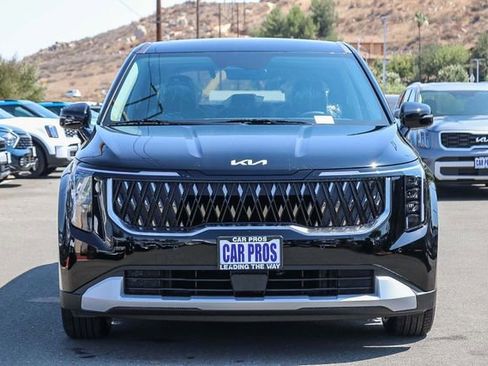 New 2026 Kia Carnival FWD image 3