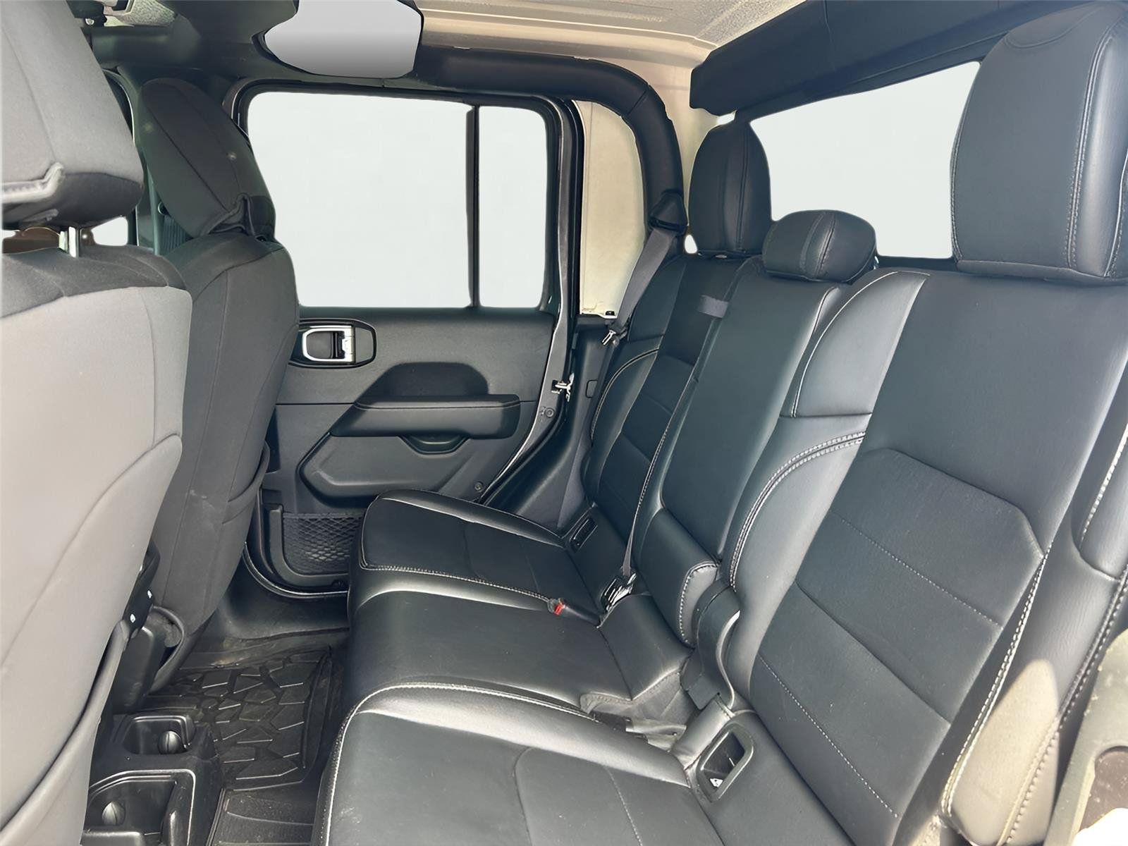 Used 2021 Jeep Gladiator Overland AWD/4WD image 14