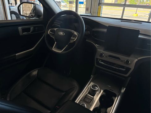Used 2023 Ford Explorer XLT w/ Equipment Group 202A AWD/4WD image 9