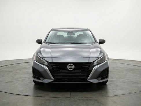 Used 2025 Nissan Altima 2.5 SV image 2