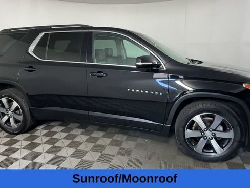 Used 2020 Chevrolet Traverse LT w/ LT Premium Package AWD/4WD image 3