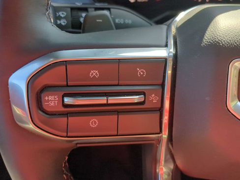 Used 2026 GMC Acadia Elevation w/ Elevation Premium Package FWD image 16