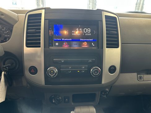 Used 2019 Nissan Frontier SV image 3