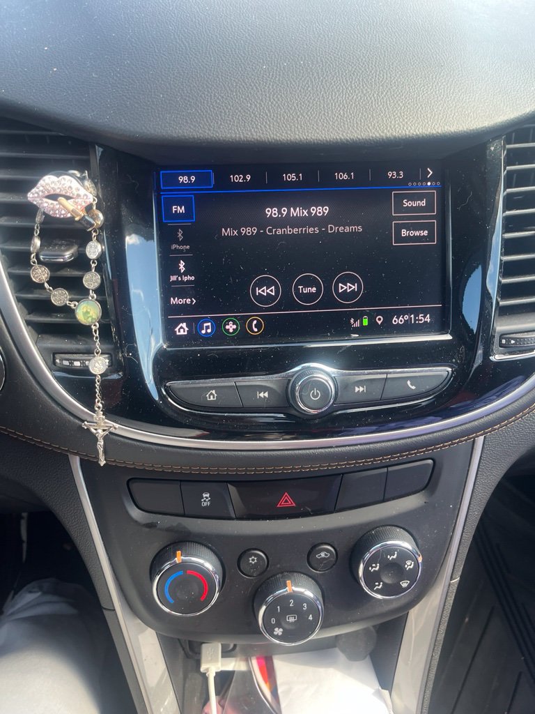Used 2020 Chevrolet Trax LT w/ LT Convenience Package FWD image 10