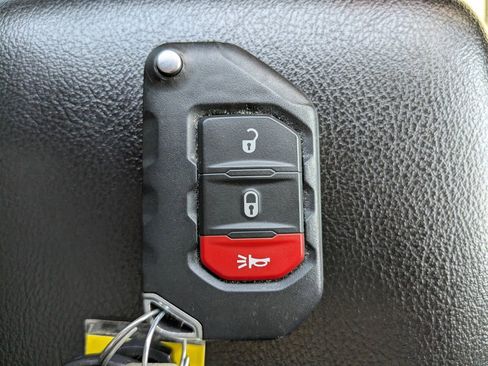 Used 2022 Jeep Gladiator Rubicon w/ Cold Weather Group image 31