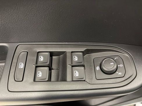 New 2026 Volkswagen Taos SE image 29