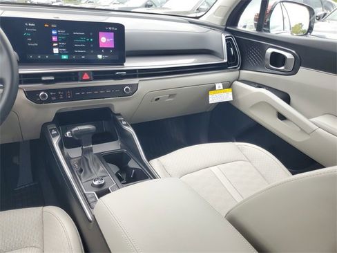 Used 2025 Kia Sorento EX image 12