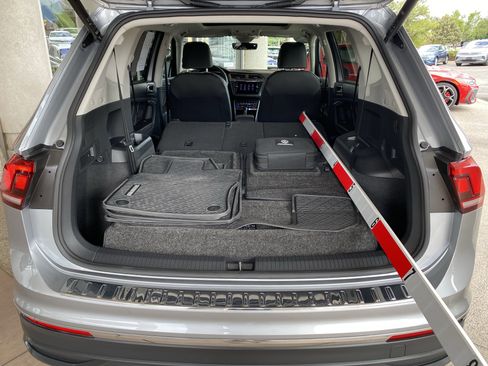 Certified 2023 Volkswagen Tiguan SE w/ Panoramic Sunroof Package FWD image 20