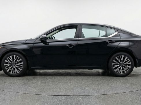 Used 2025 Nissan Altima 2.5 SV image 5