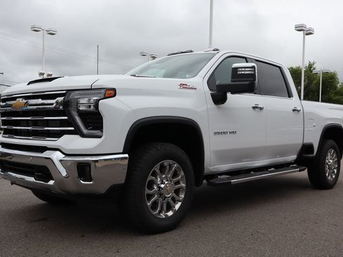 New 2025 Chevrolet Silverado 3500 LTZ w/ LTZ Premium Package image 9