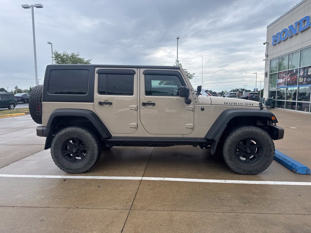 Used 2016 Jeep Wrangler Unlimited Rubicon w/ Connectivity Group AWD/4WD image 4