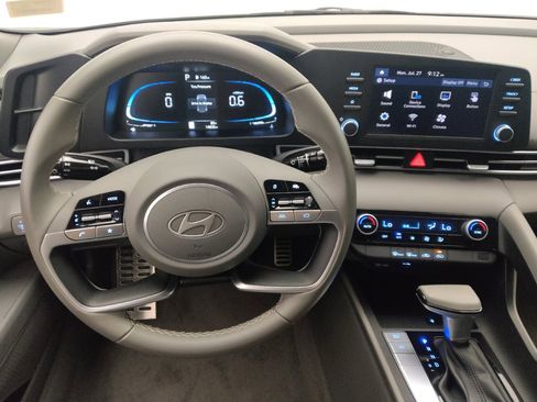 Used 2025 Hyundai Elantra Sport FWD image 22