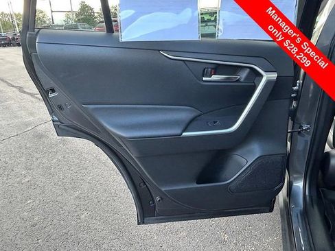 Used 2022 Toyota RAV4 XLE Premium image 23