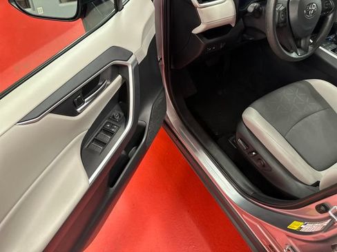Certified 2025 Toyota RAV4 XLE FWD image 9