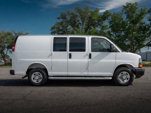 Used 2025 Chevrolet Express 2500 w/ Driver Convenience Package RWD image 7