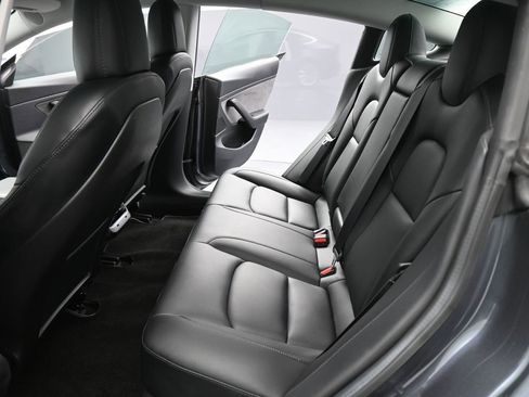 Used 2019 Tesla Model 3 Standard Range Plus image 16