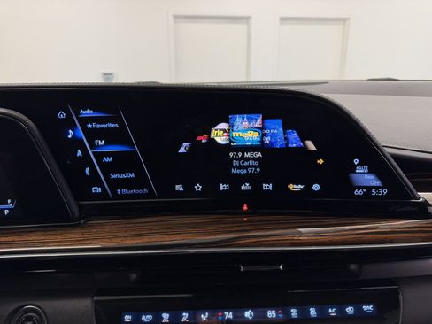 Used 2023 Cadillac Escalade ESV Luxury image 14