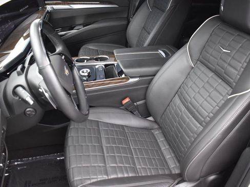 Used 2025 Cadillac Escalade Sport Platinum AWD/4WD image 13