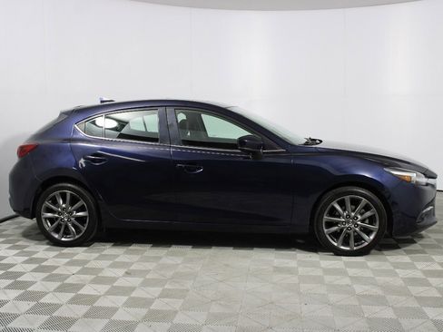 Used 2018 MAZDA MAZDA3 Grand Touring w/ Premium Equipment Package FWD image 19