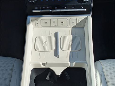 Used 2025 Hyundai Santa Fe Calligraphy image 21