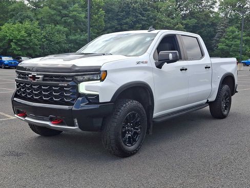 Used 2022 Chevrolet Silverado 1500 ZR2 w/ Technology Package AWD/4WD image 3