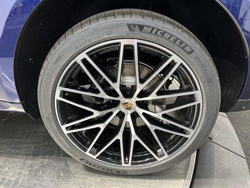 New 2025 Porsche Macan image 13