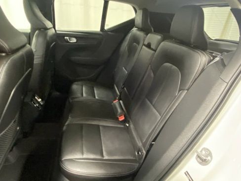 Used 2025 Volvo XC40 B5 Plus image 14
