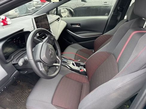 Used 2025 Toyota Corolla SE image 2