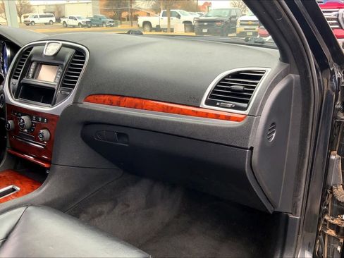 Used 2012 Chrysler 300 Limited image 18