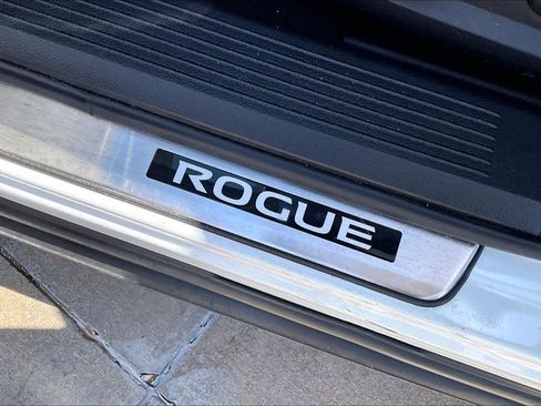 Used 2021 Nissan Rogue Platinum FWD image 34