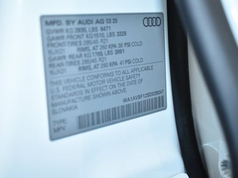 Used 2025 Audi Q8 Premium AWD/4WD image 38