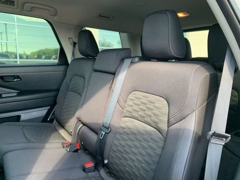 Used 2024 Nissan Pathfinder SV image 13